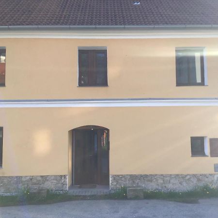 U Zivlu Bed & Breakfast Brloh Bagian luar foto