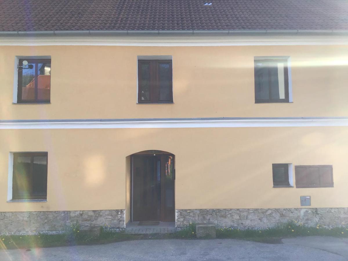 U Zivlu Bed & Breakfast Brloh Bagian luar foto